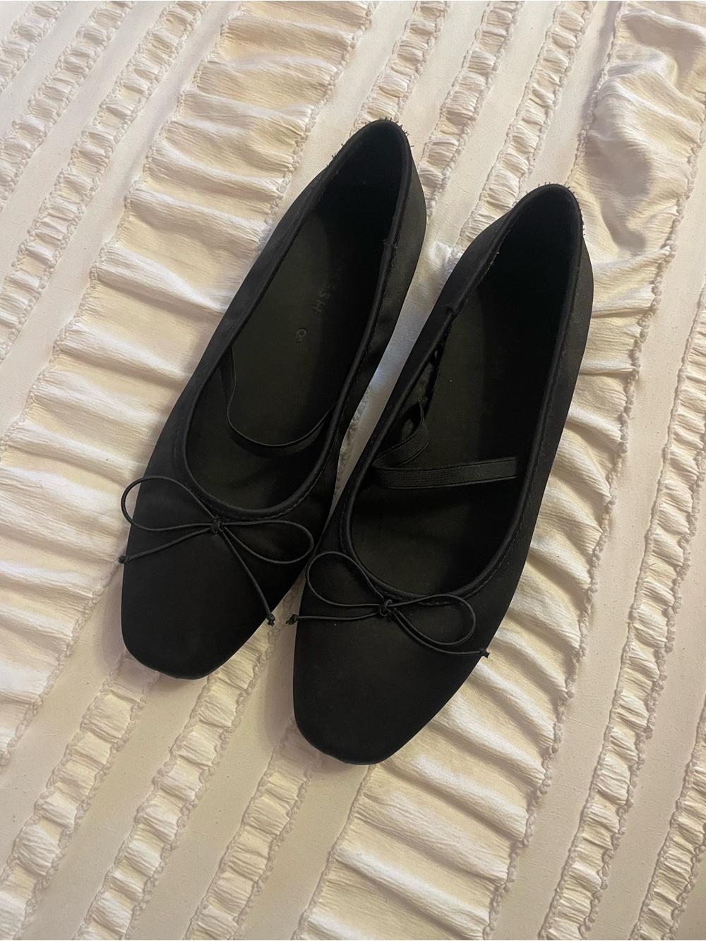 Classic Black Ballet Flats with Bow